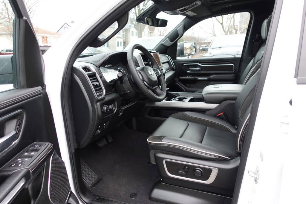 Used 2025 RAM 1500 Laramie w/ Sport Appearance Package AWD/4WD image 19