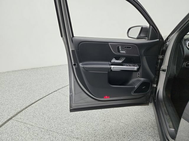Used 2023 Mercedes-Benz EQB 300 4MATIC image 36