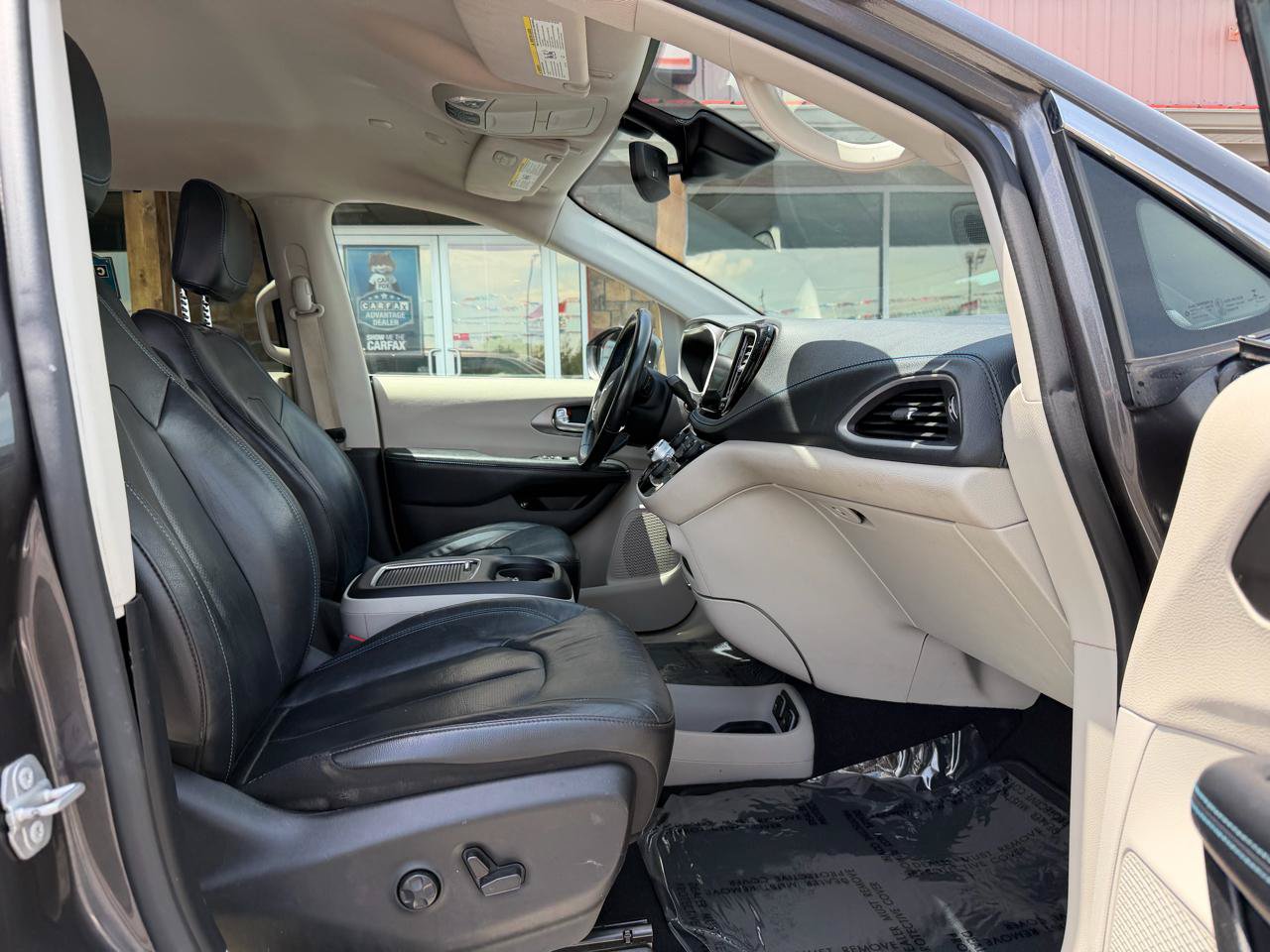 Used 2021 Chrysler Pacifica Touring-L FWD image 24