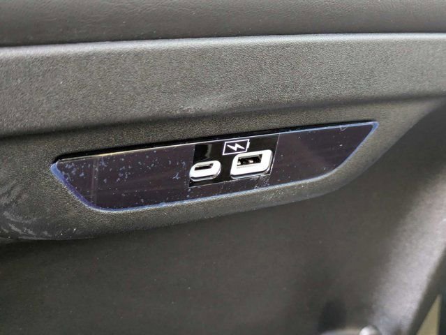 Used 2023 Chrysler Pacifica Limited FWD image 16