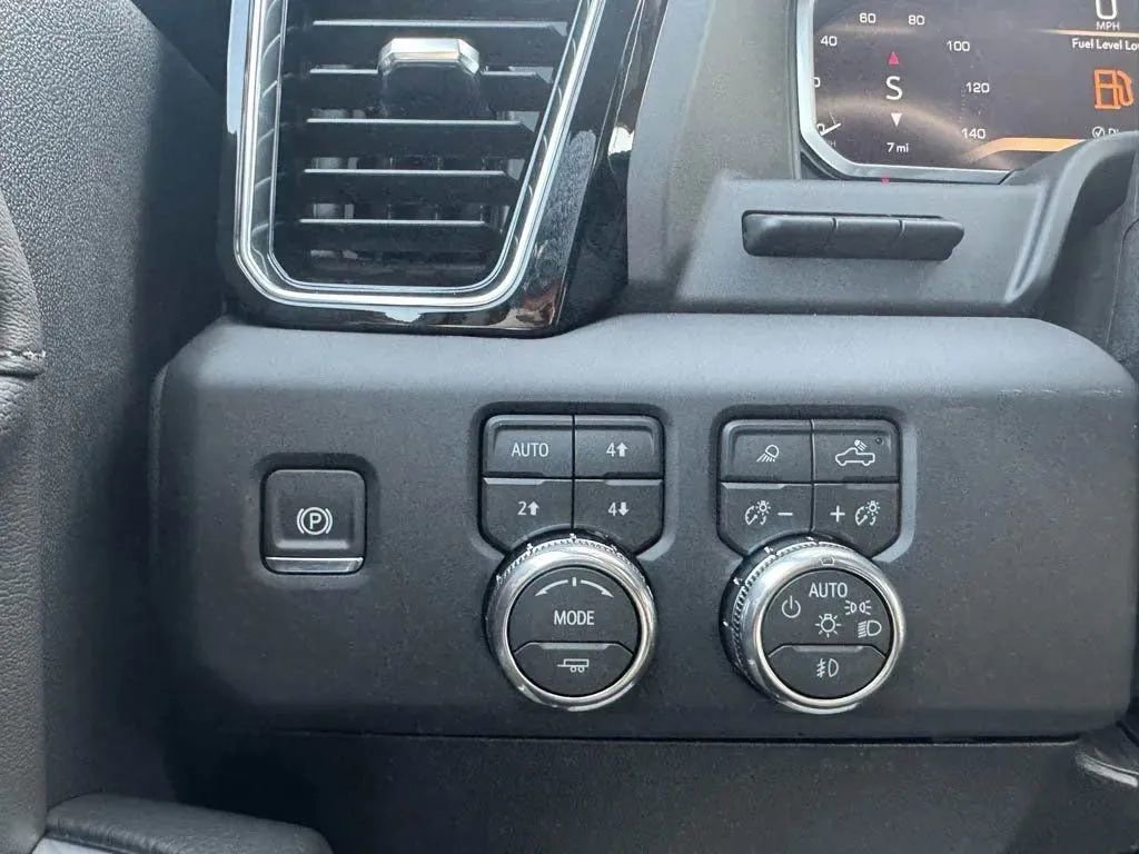 New 2026 GMC Sierra 2500 Denali w/ Technology Package AWD/4WD image 27