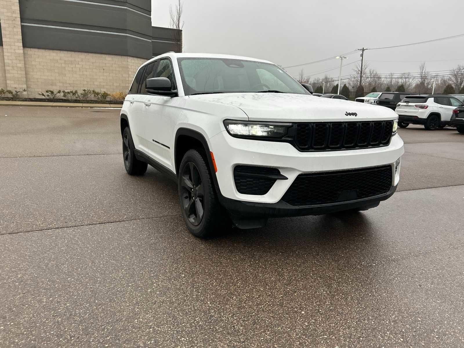 Used 2022 Jeep Grand Cherokee Altitude image 8