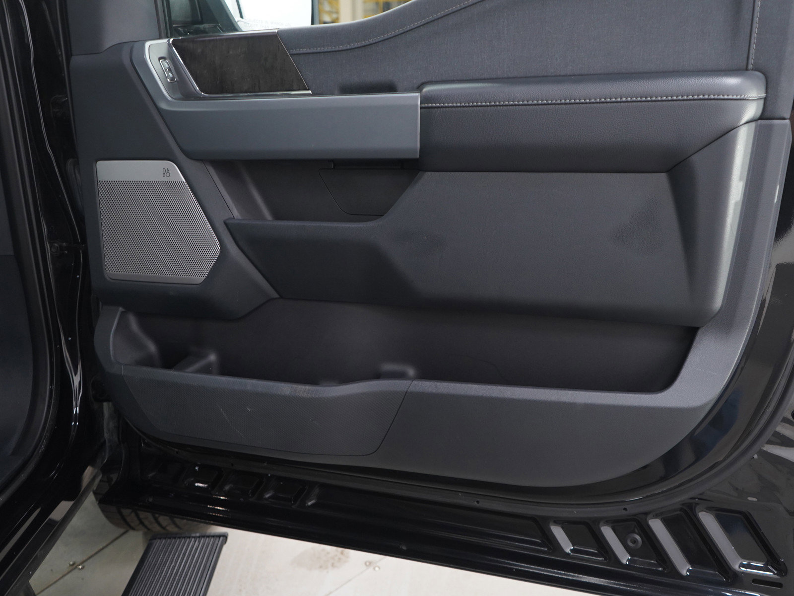 Used 2022 Ford F150 Lariat w/ Equipment Group 502A High image 9