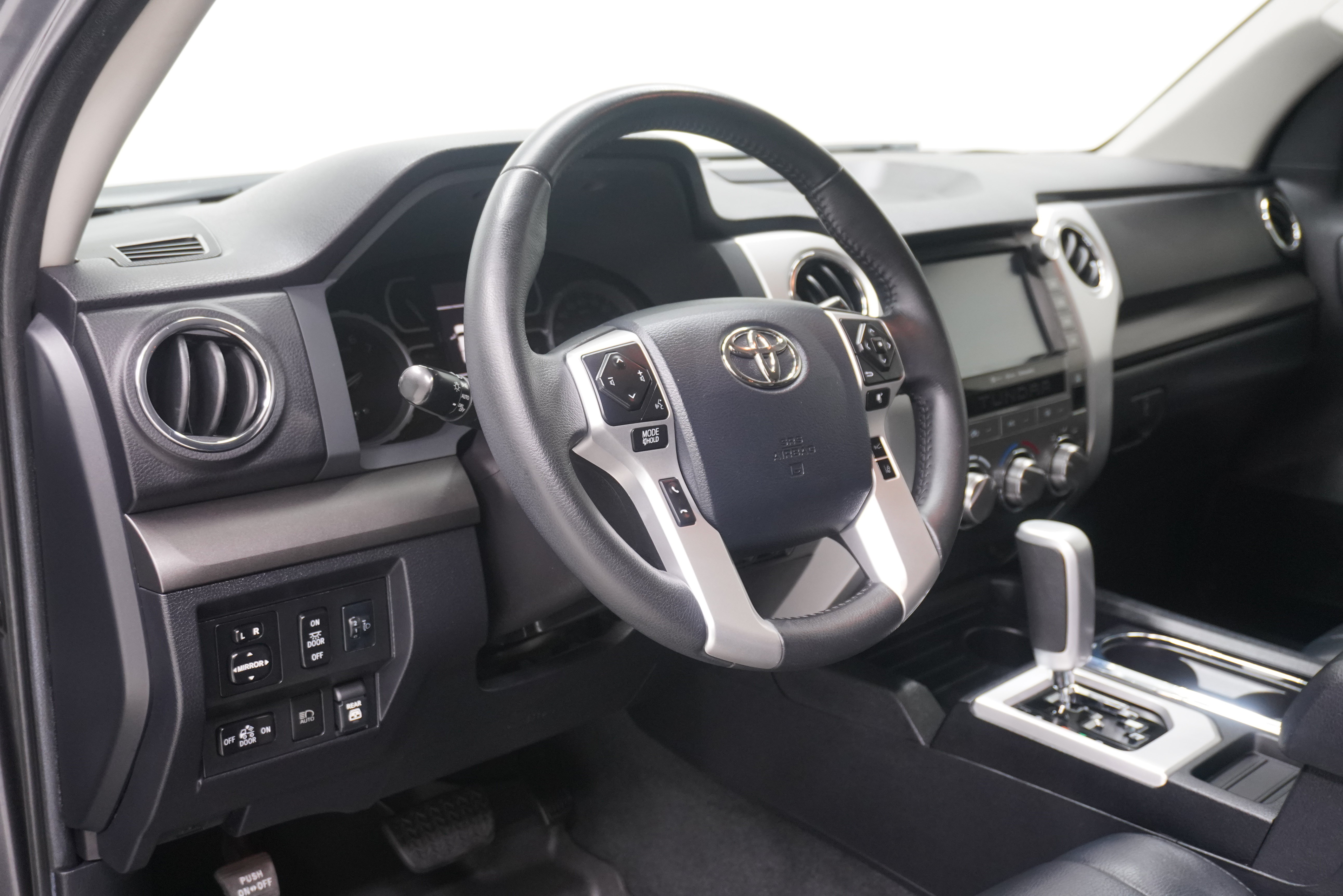 Used 2020 Toyota Tundra SR5 w/ SR5 Leather Package AWD/4WD image 11