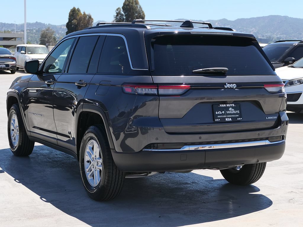 Used 2025 Jeep Grand Cherokee Laredo RWD image 6