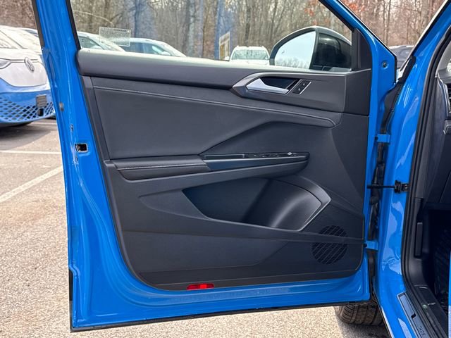 Certified 2025 Volkswagen Taos SE image 11