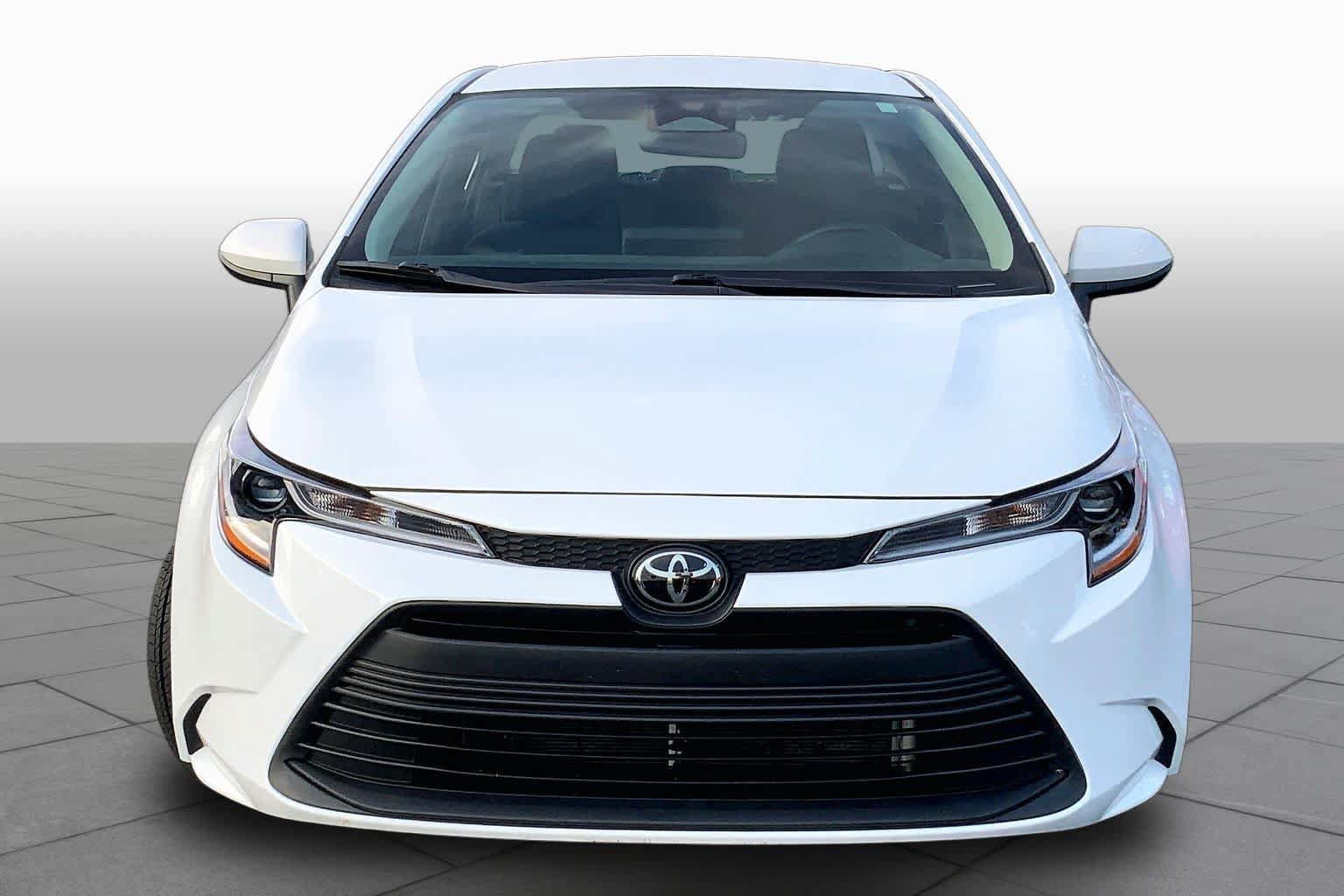 Used 2024 Toyota Corolla LE FWD image 4