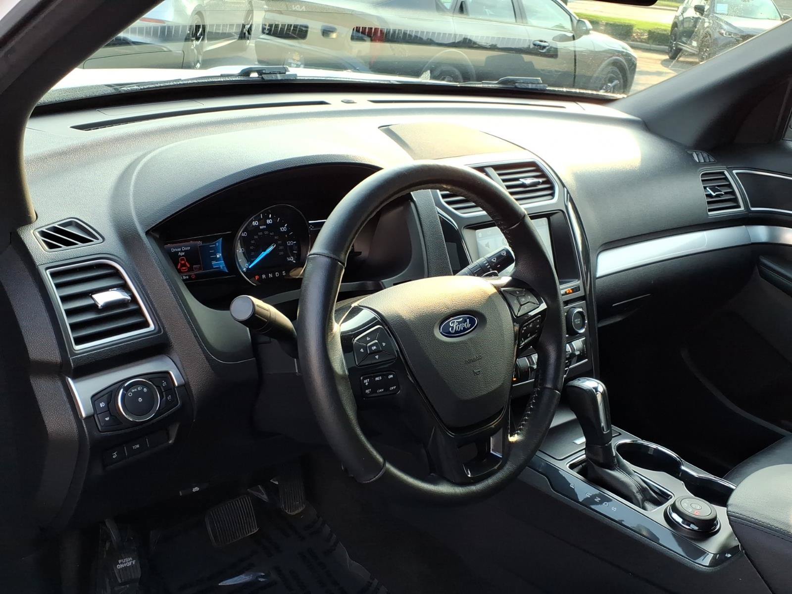 Used 2017 Ford Explorer XLT w/ Equipment Group 202A AWD/4WD image 5