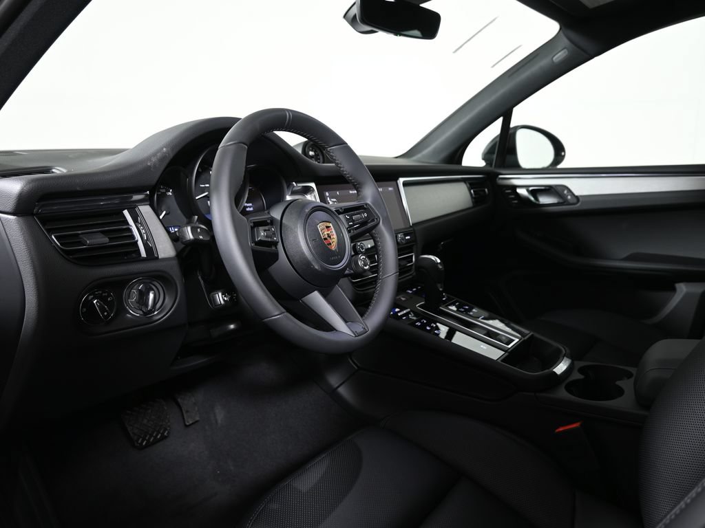 New 2026 Porsche Macan AWD/4WD image 4