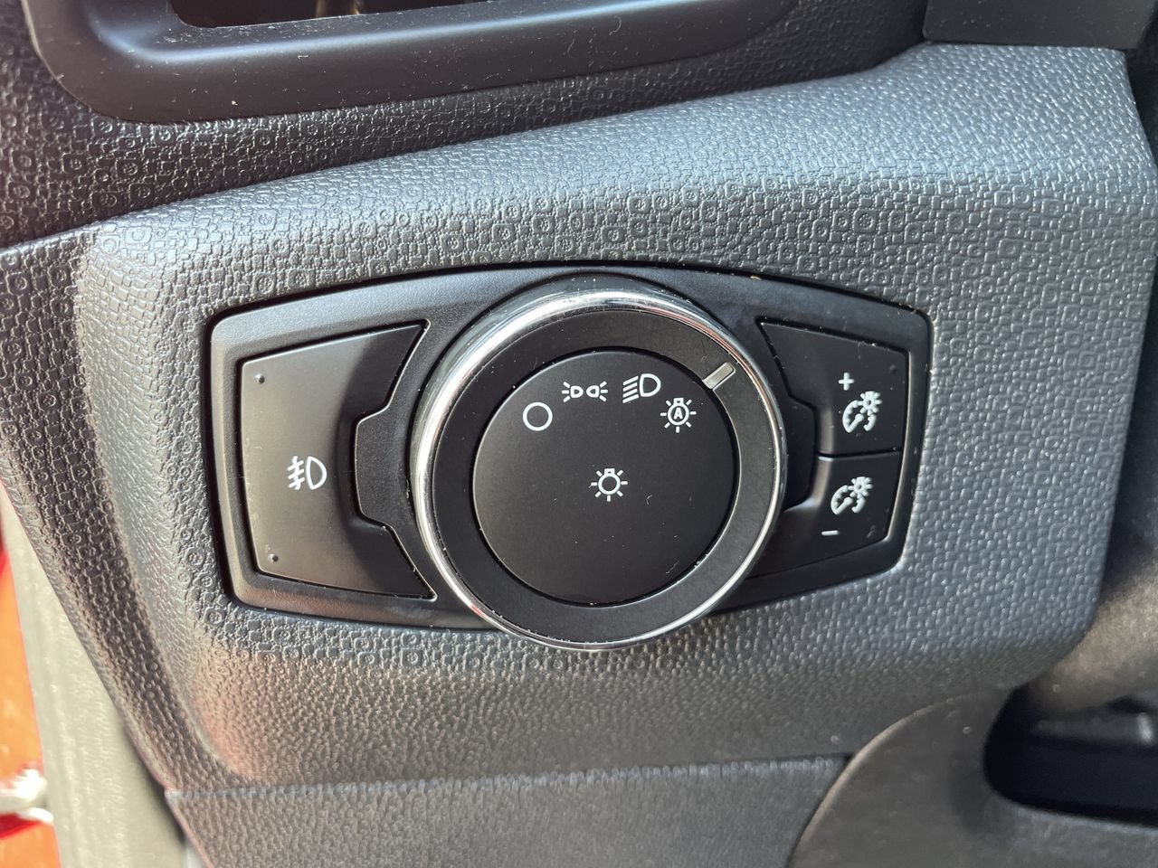 Used 2020 Ford EcoSport SE w/ SE Convenience Package FWD image 26