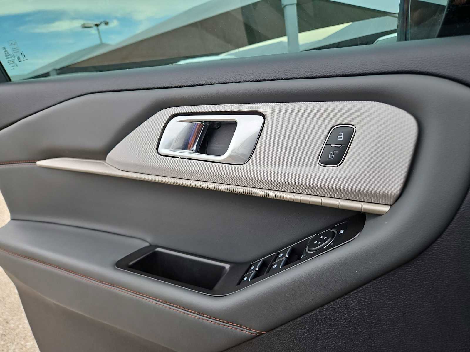 Used 2025 Ford Explorer Active w/ Active Comfort Package image 22