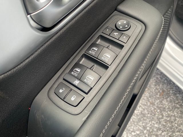 New 2026 Chrysler Pacifica Limited FWD image 13