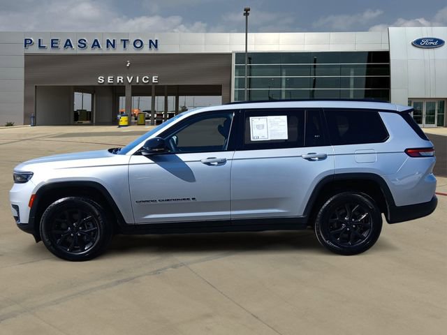 Used 2024 Jeep Grand Cherokee L Laredo image 2