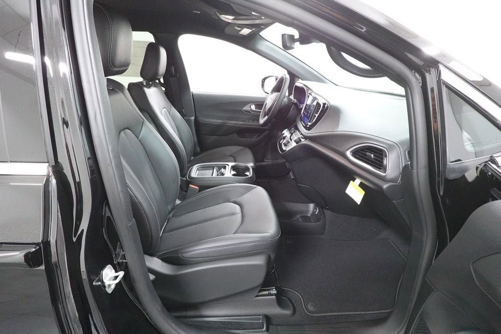 New 2027 Chrysler Pacifica Select FWD image 27