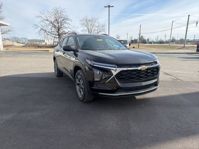 Used 2025 Chevrolet Trax LT w/ LT Convenience Package image 4