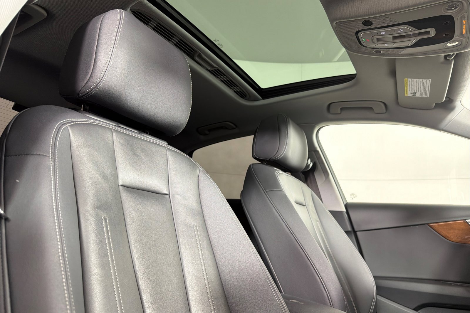 Used 2024 Audi A4 2.0T Premium w/ Convenience Package AWD/4WD image 15