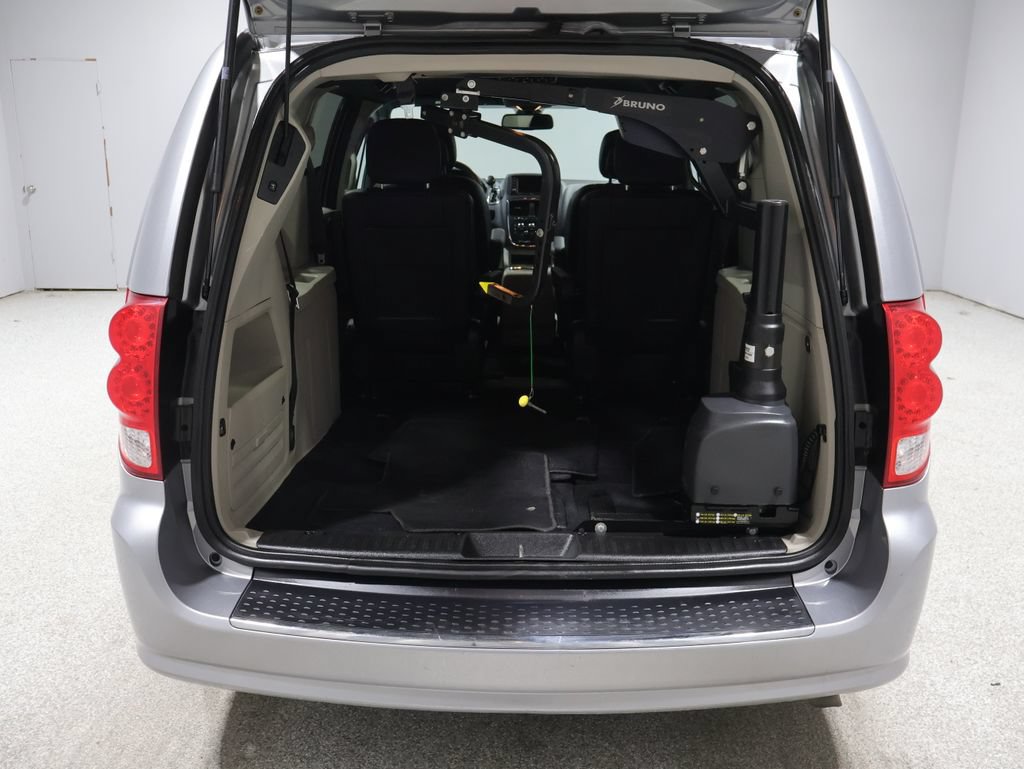 Used 2019 Dodge Grand Caravan SXT FWD image 18
