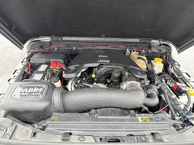 Used 2021 Jeep Gladiator Sport image 13