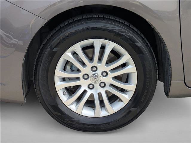 Used 2016 Toyota Sienna XLE w/ XLE Navigation Package image 26