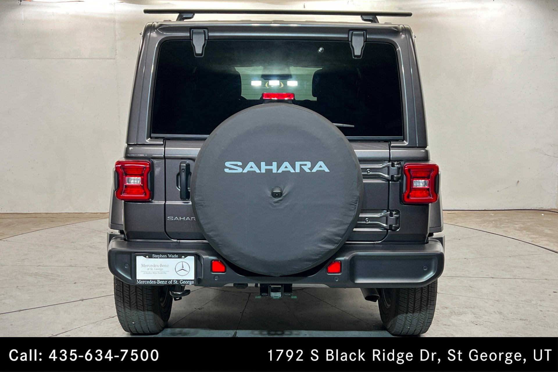Used 2025 Jeep Wrangler Sahara image 4