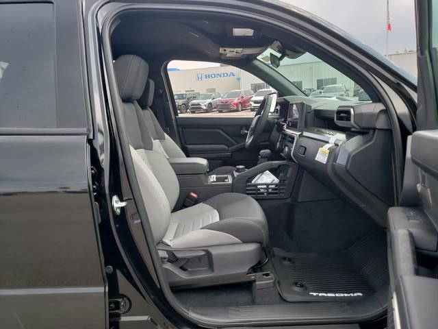 New 2025 Toyota Tacoma TRD Off-Road AWD/4WD image 14