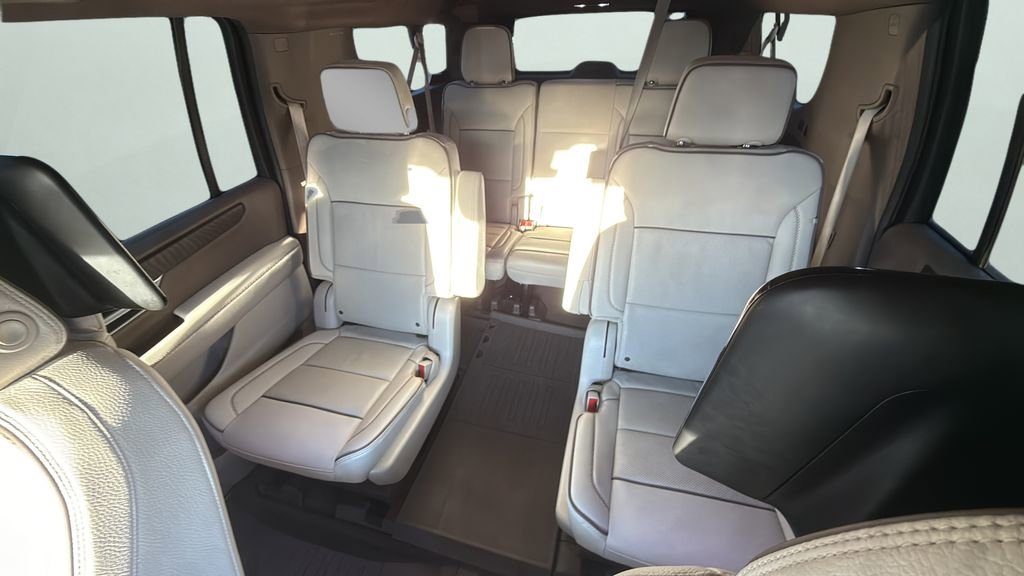Used 2025 GMC Yukon XL Denali w/ Denali Reserve Package image 13