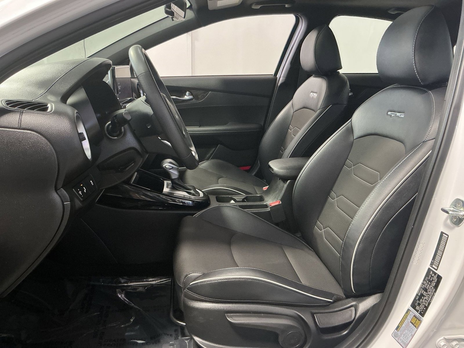 Used 2023 Kia Forte GT-Line w/ GT-Line Premium Package image 14