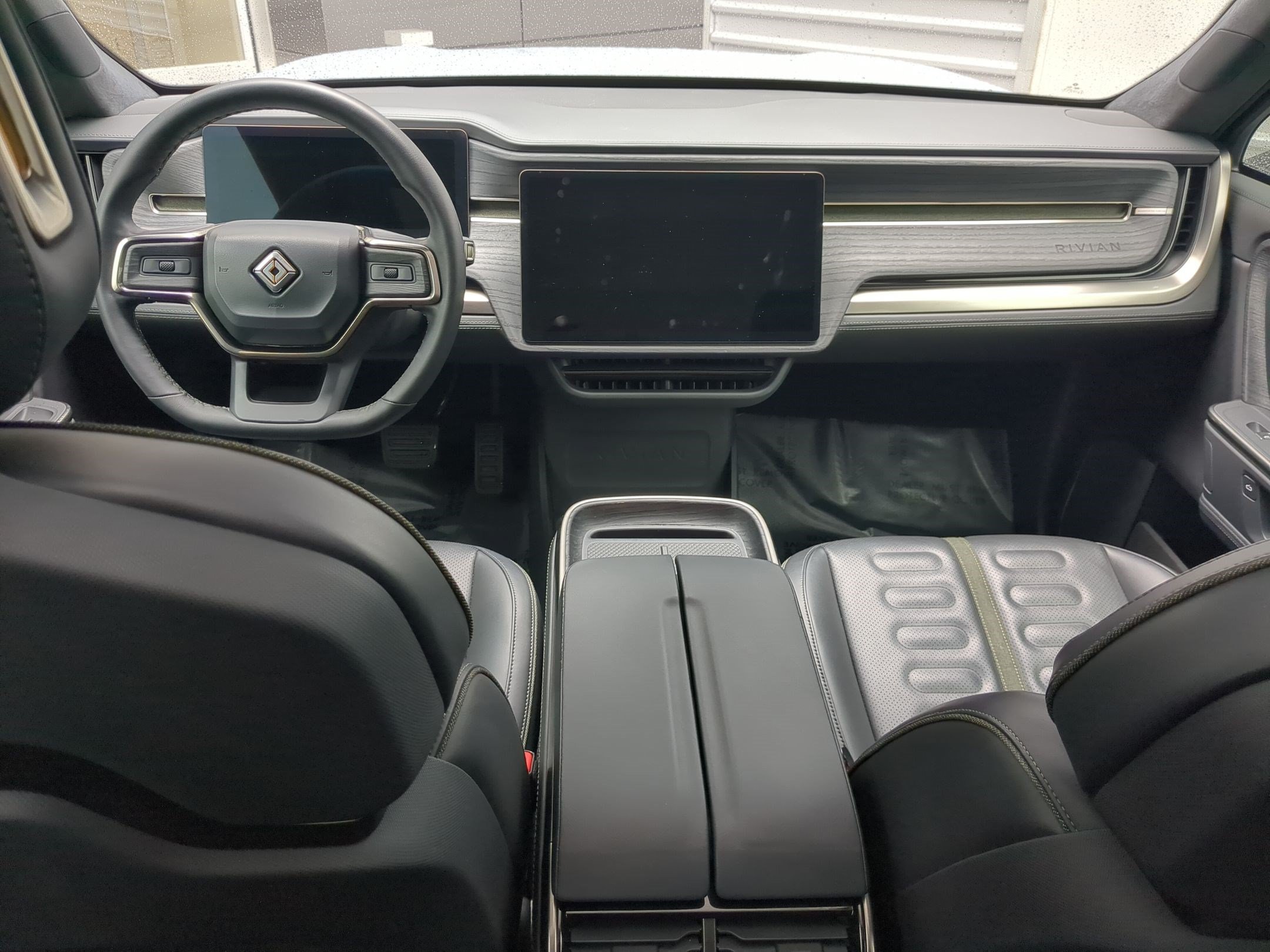 Used 2025 Rivian R1S Adventure Dual AWD/4WD image 27