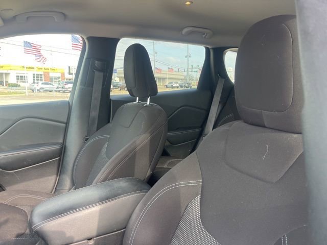 Used 2021 Jeep Cherokee Latitude image 12