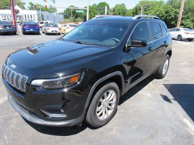Used 2019 Jeep Cherokee Latitude w/ Popular Appearance Group