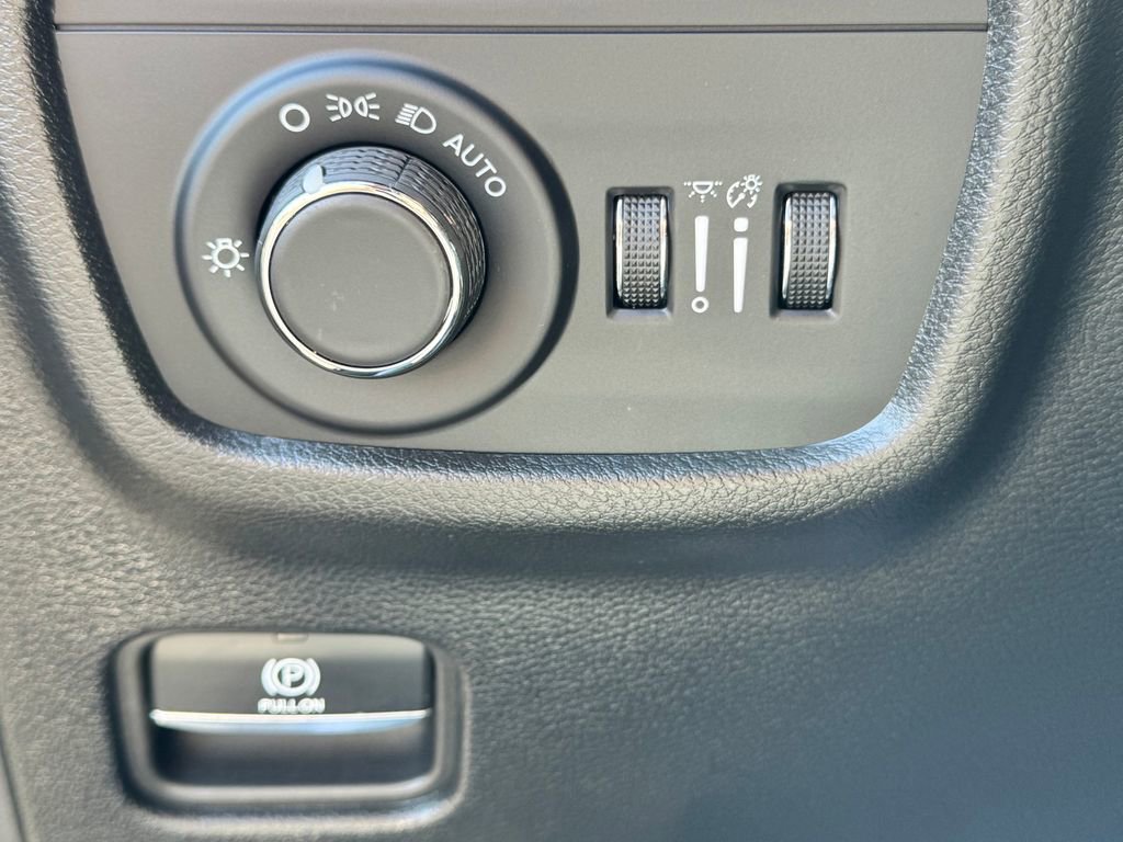 Used 2024 Jeep Grand Cherokee Laredo X image 29