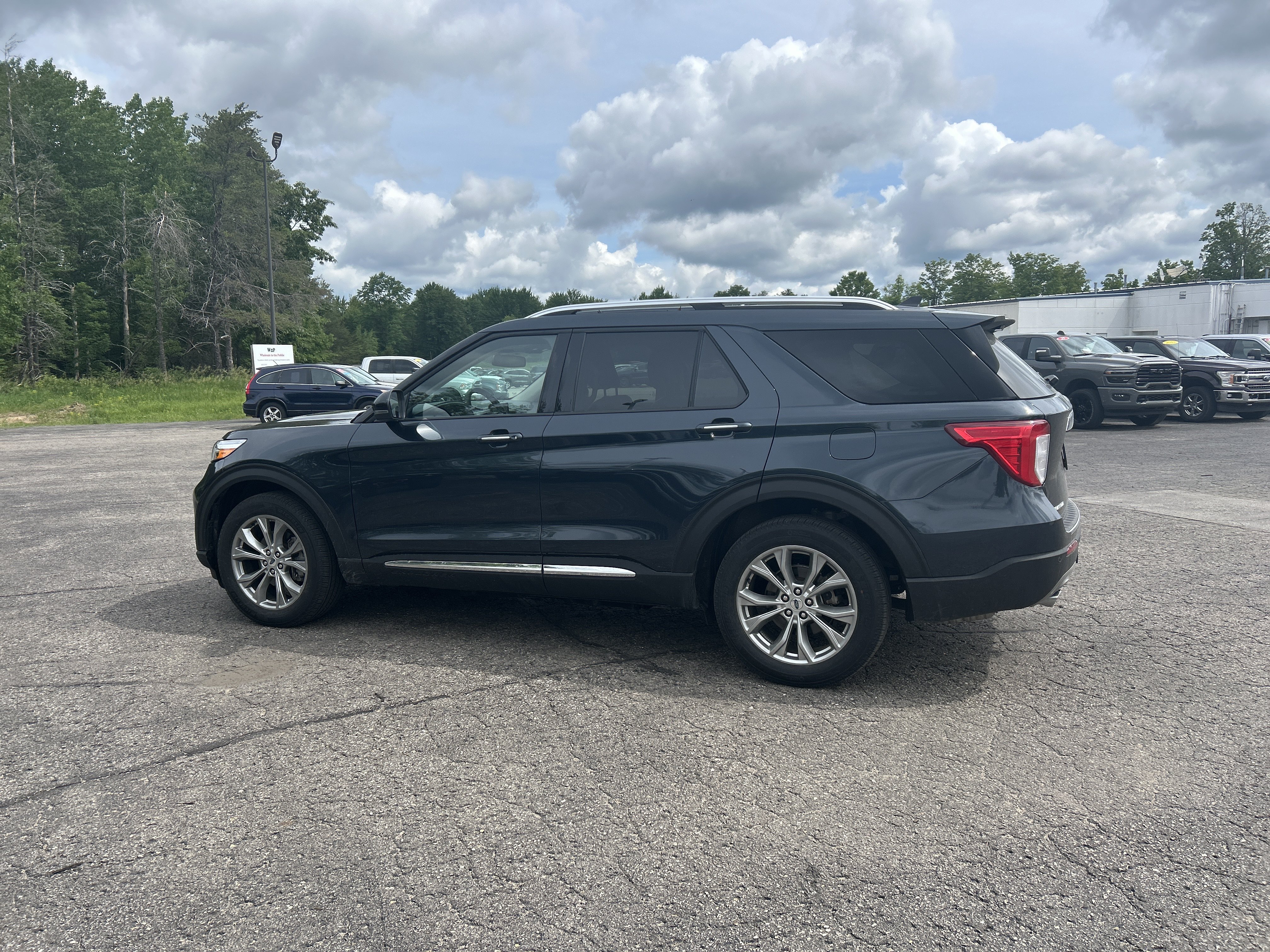 Used 2024 Ford Explorer Limited w/ Equipment Group 301A AWD/4WD image 5