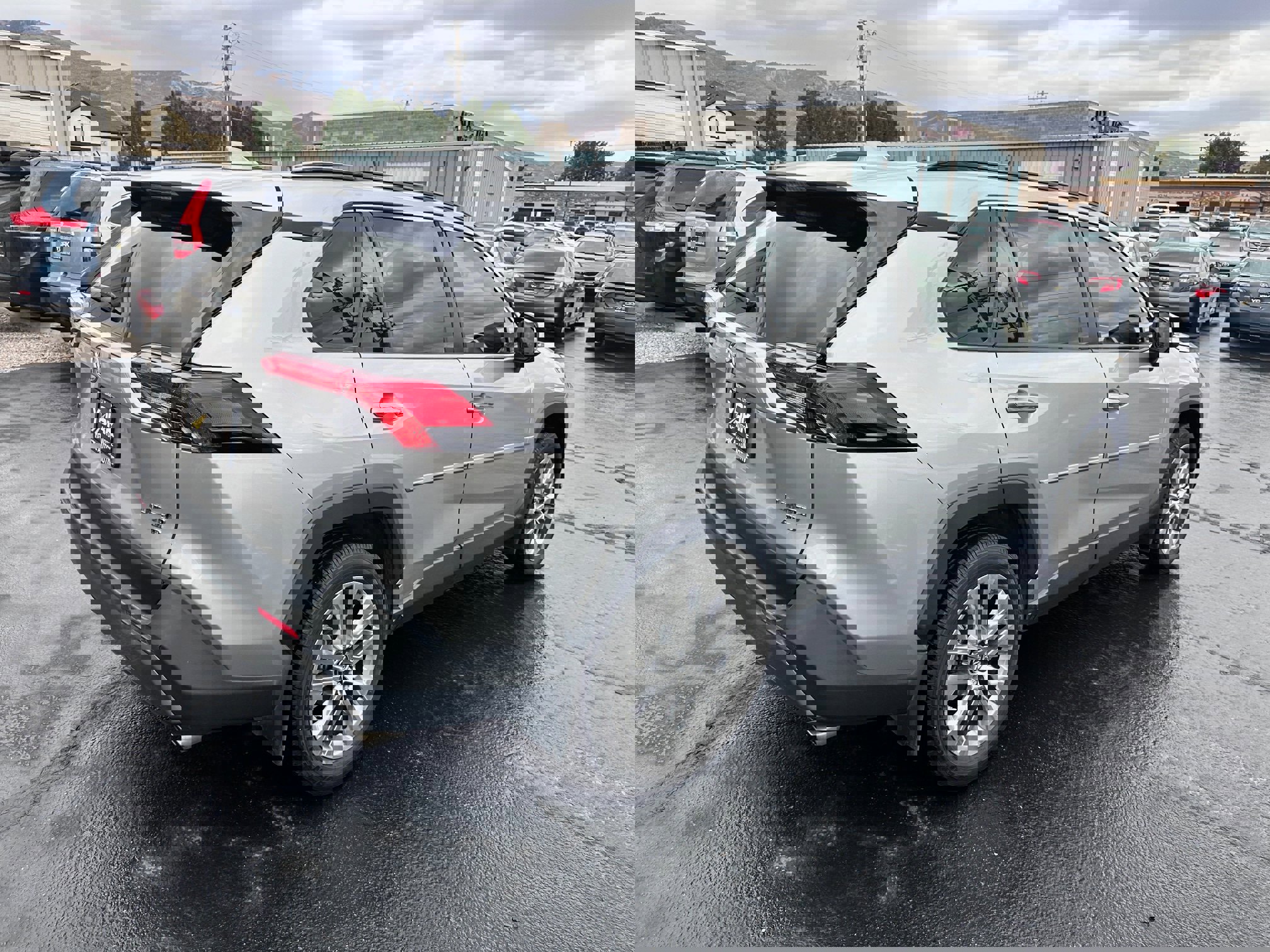 Used 2019 Toyota RAV4 Limited image 3
