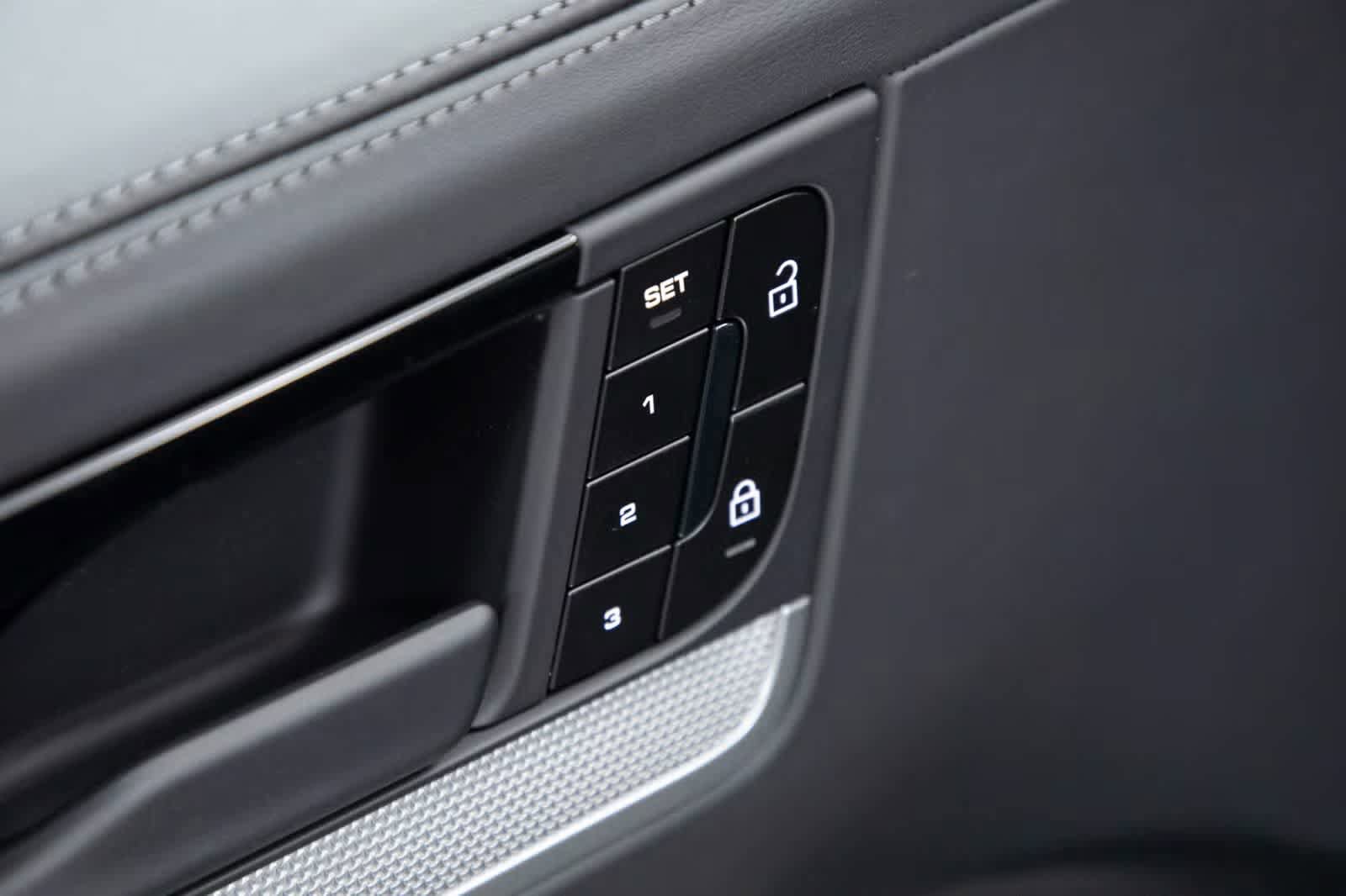 Certified 2025 Porsche Cayenne S AWD/4WD image 25