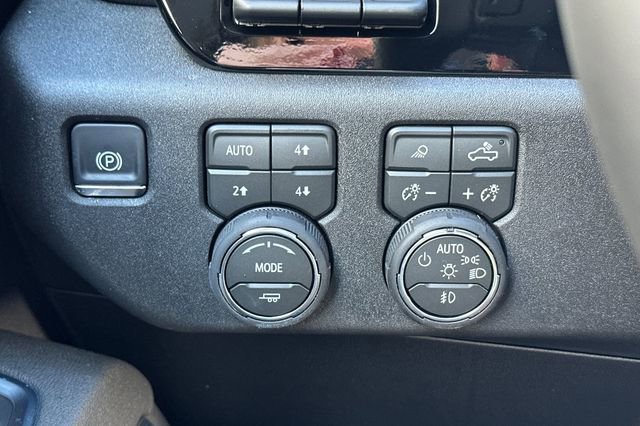 New 2026 Chevrolet Silverado 1500 High Country w/ Technology Package AWD/4WD image 34