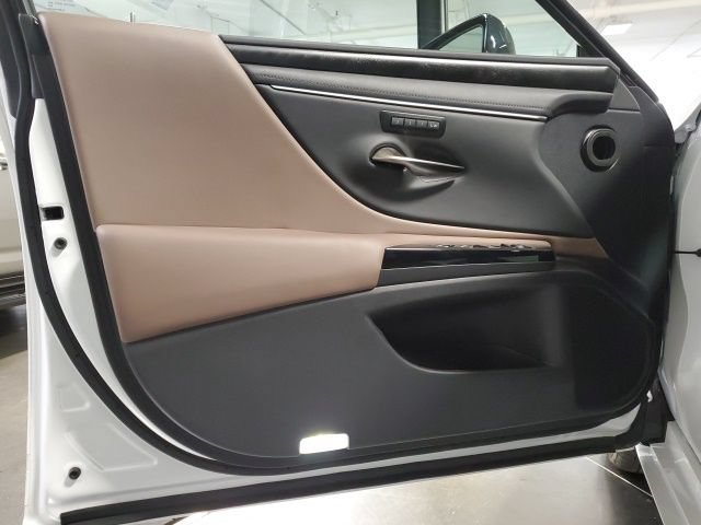 Used 2025 Lexus ES 350 w/ Premium Package FWD image 11