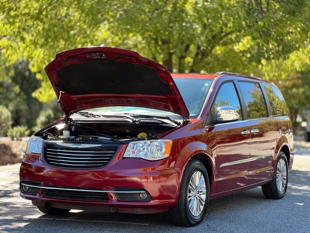Used 2015 Chrysler Town & Country Touring-L w/ Driver Convenience Group FWD image 39