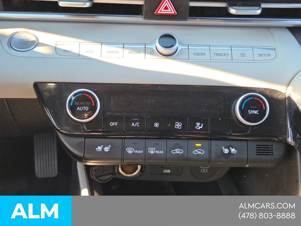 Used 2024 Hyundai Elantra Limited image 23