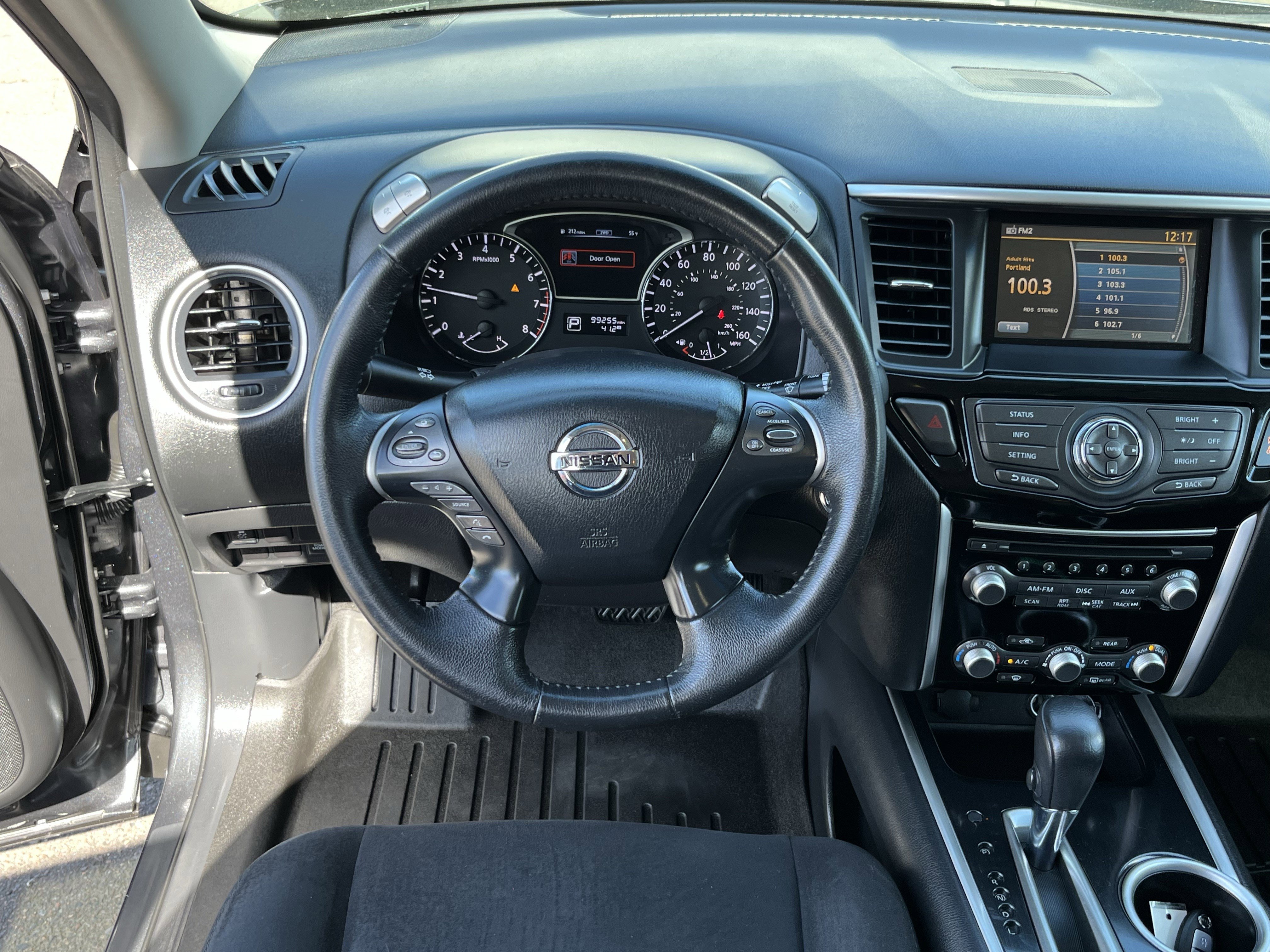 Used 2014 Nissan Pathfinder SV image 12