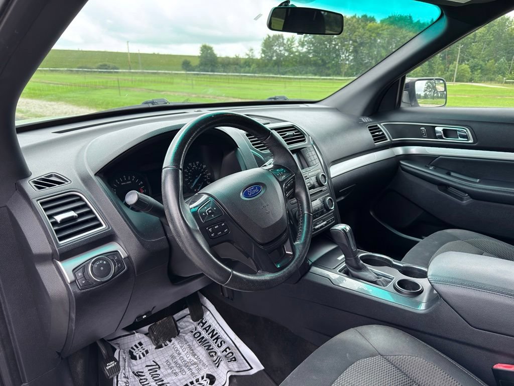 Used 2017 Ford Explorer XLT FWD image 23
