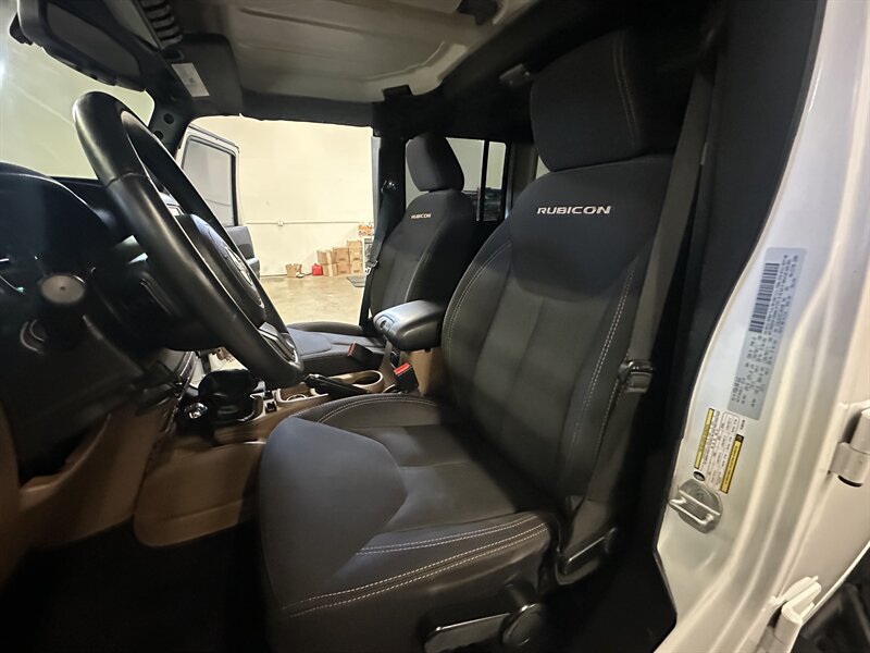 Used 2015 Jeep Wrangler Unlimited Rubicon w/ Connectivity Group AWD/4WD image 27