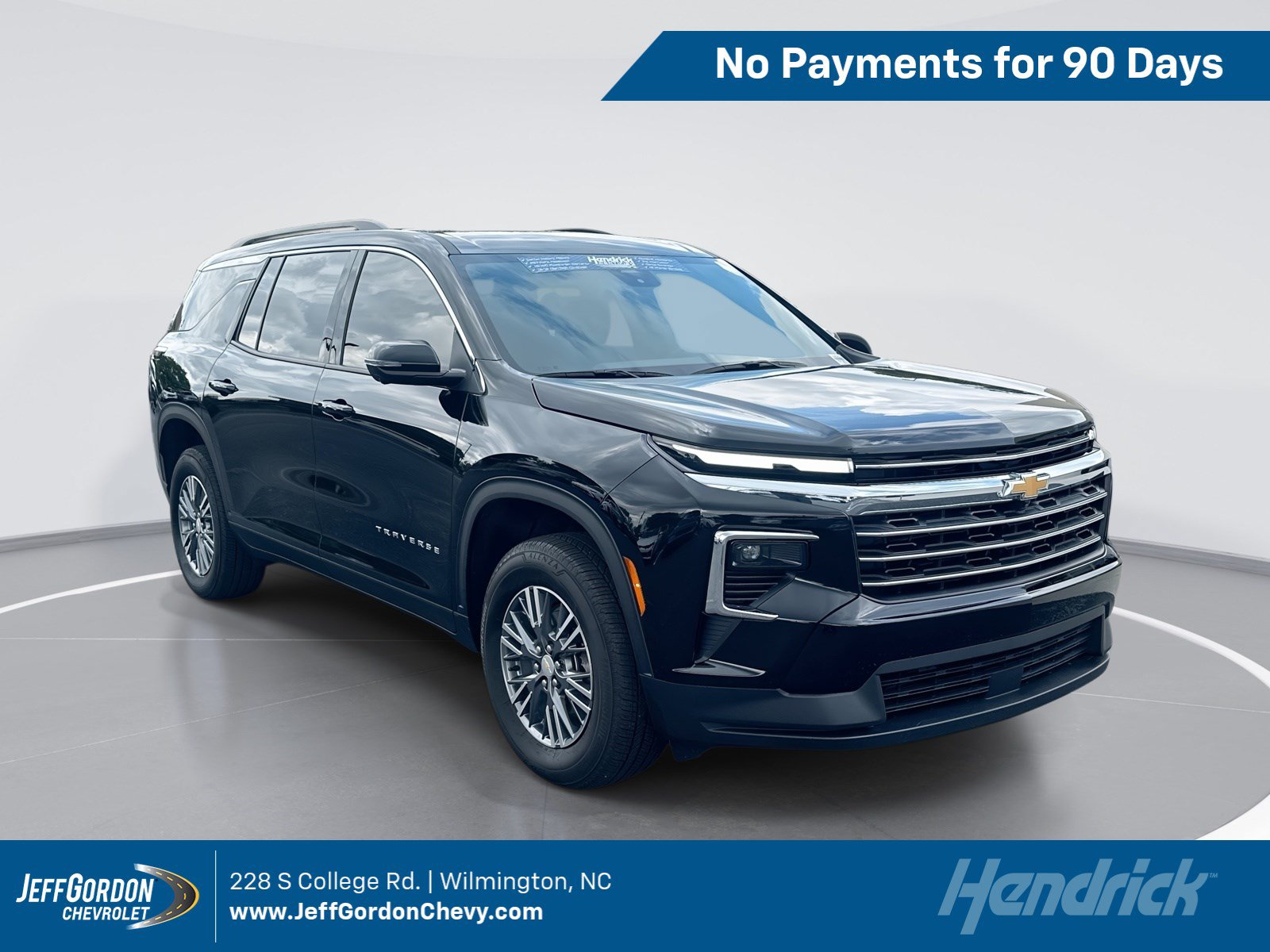 Used 2026 Chevrolet Traverse LT w/ Driver Confidence Package FWD image 1