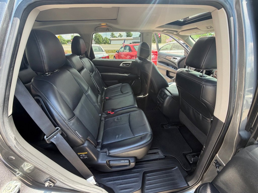 Used 2019 Nissan Pathfinder Platinum FWD image 13