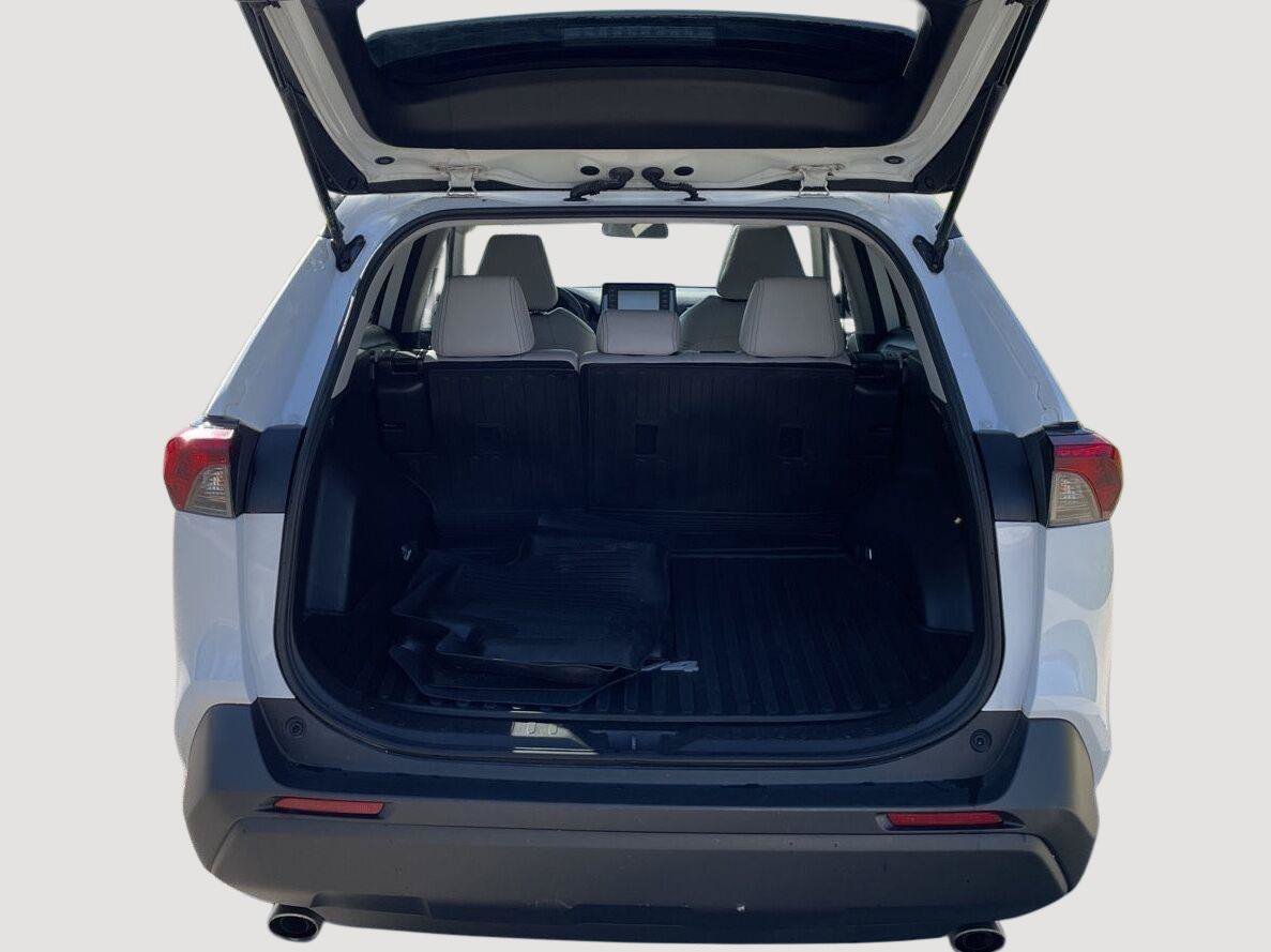 Used 2019 Toyota RAV4 XLE FWD image 7