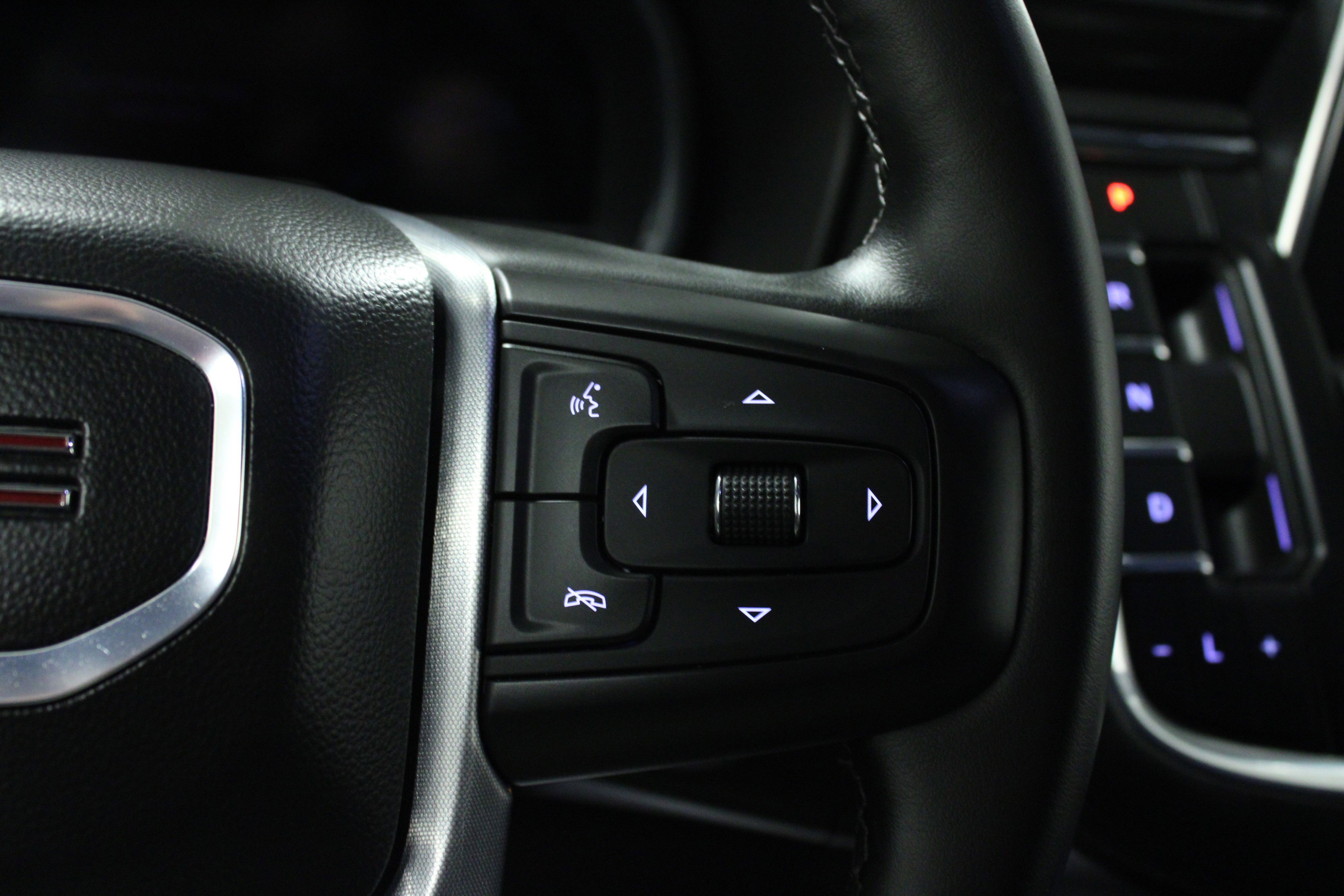 Used 2024 GMC Yukon XL SLE image 22