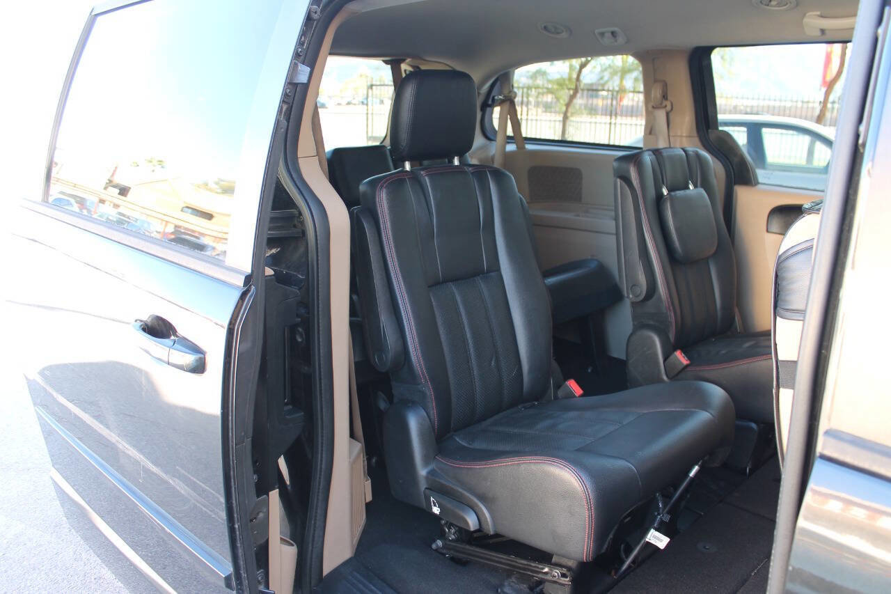 Used 2016 Dodge Grand Caravan SXT FWD image 29