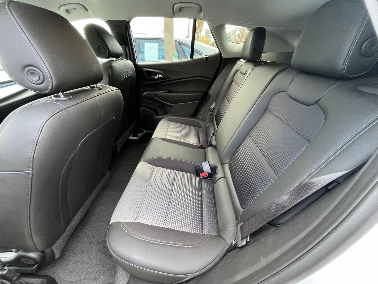 Used 2025 Chevrolet Trax LT w/ LT Convenience Package image 23