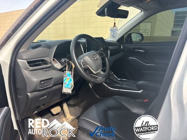 Used 2022 Toyota Highlander XLE image 11
