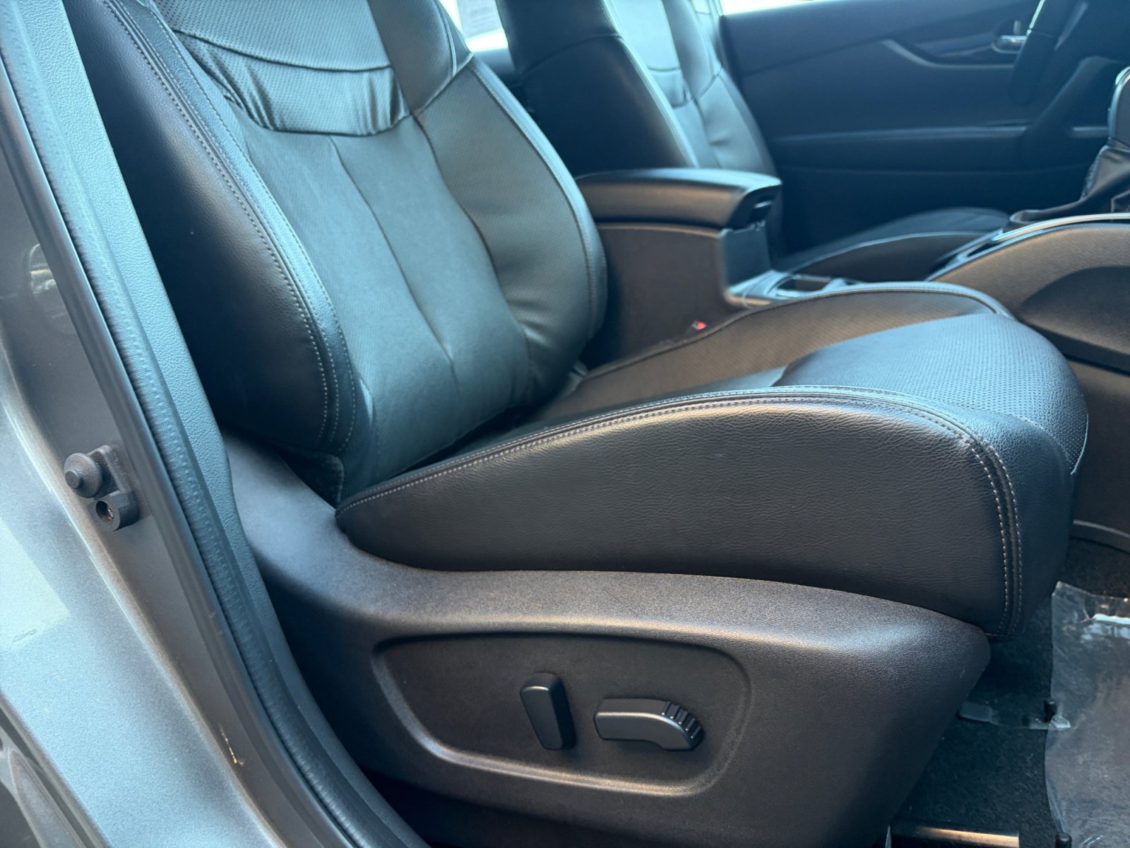 Used 2021 Nissan Rogue Sport SL w/ Premium Package FWD image 31
