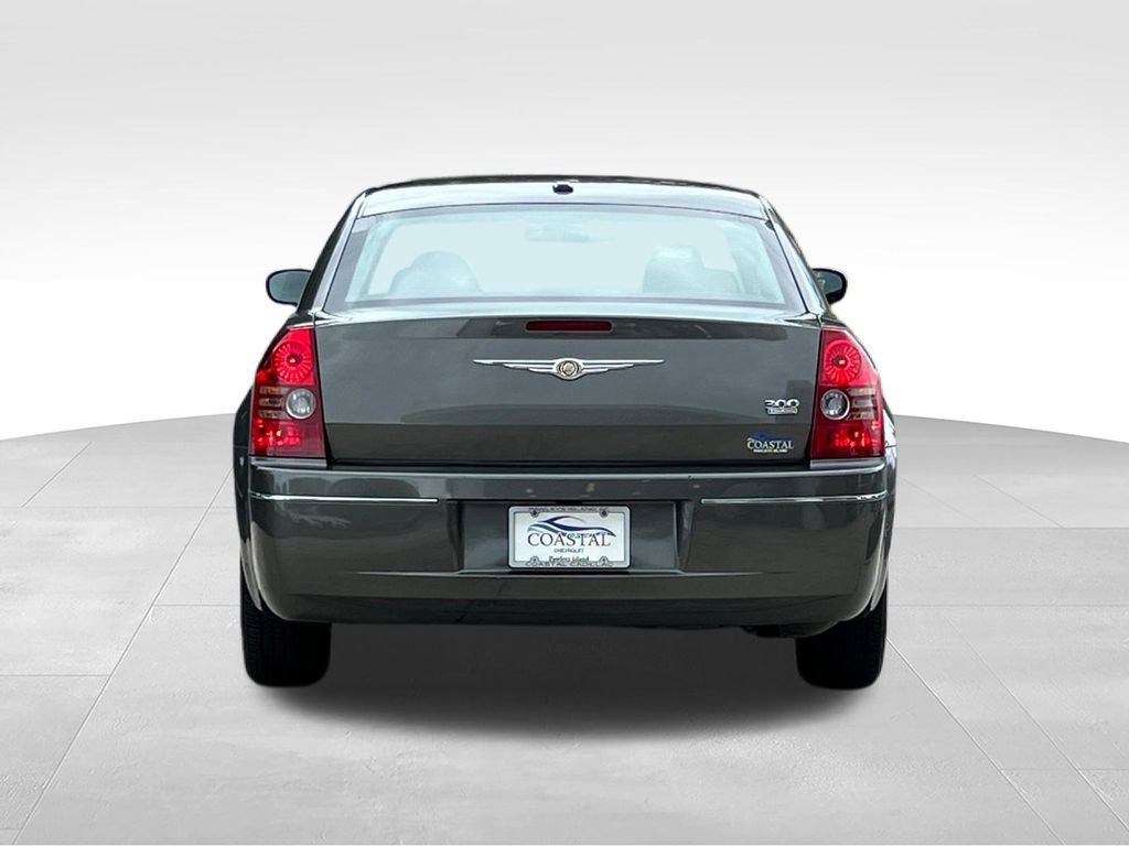 Used 2010 Chrysler 300 Touring RWD image 11